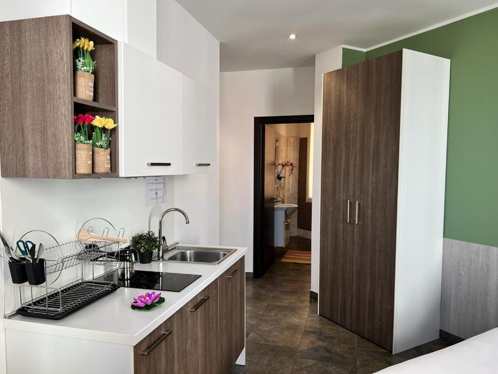 Bnbook Residence Matteotti Новара Экстерьер фото